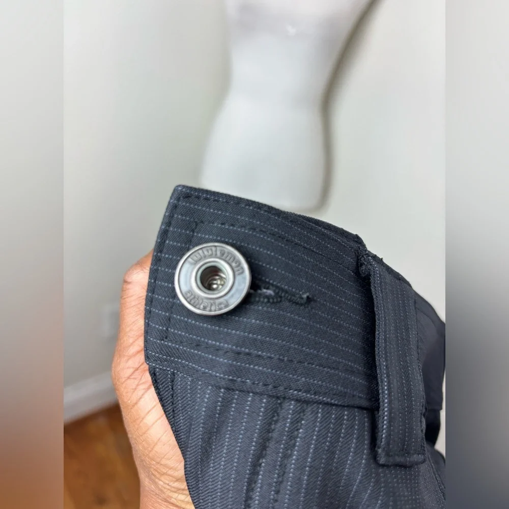 Lululemon Athletica Mens Work to Play Golf Chino Pants Black Pinstripes Size 30
